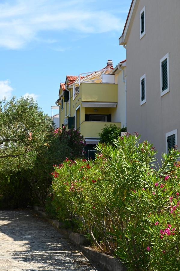 Beach Apartments Marijana Водице Экстерьер фото